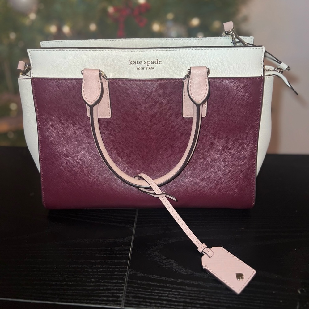 Kate spade purse, used but new condition